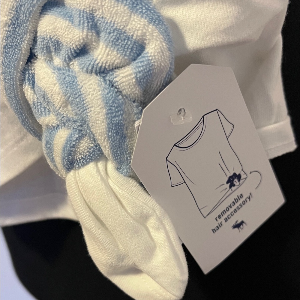 Abercrombie & Fitch Kids White Tank with Blue Shell Design - Picture 3 of 5